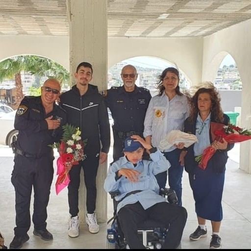 شرطة إسرائيل تفاجئ شاب من ذوي التحديات من قرية عبلين